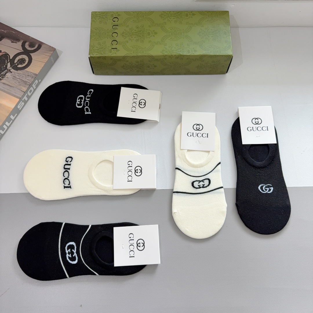 配包装（一盒5双） 
Gucci 古奇 ins超火爆小单品袜子，纯棉面料，潮人必备 ，经典双G袜，个性时