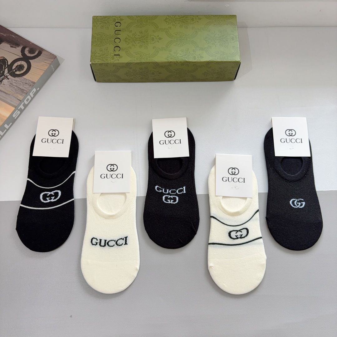 配包装（一盒5双） 
Gucci 古奇 ins超火爆小单品袜子，纯棉面料，潮人必备 ，经典双G袜，个性时