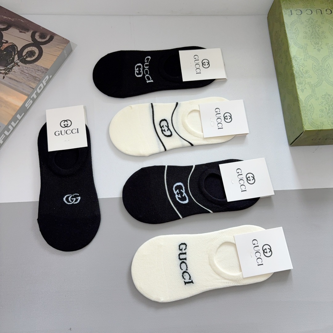 配包装（一盒5双） 
Gucci 古奇 ins超火爆小单品袜子，纯棉面料，潮人必备 ，经典双G袜，个性时