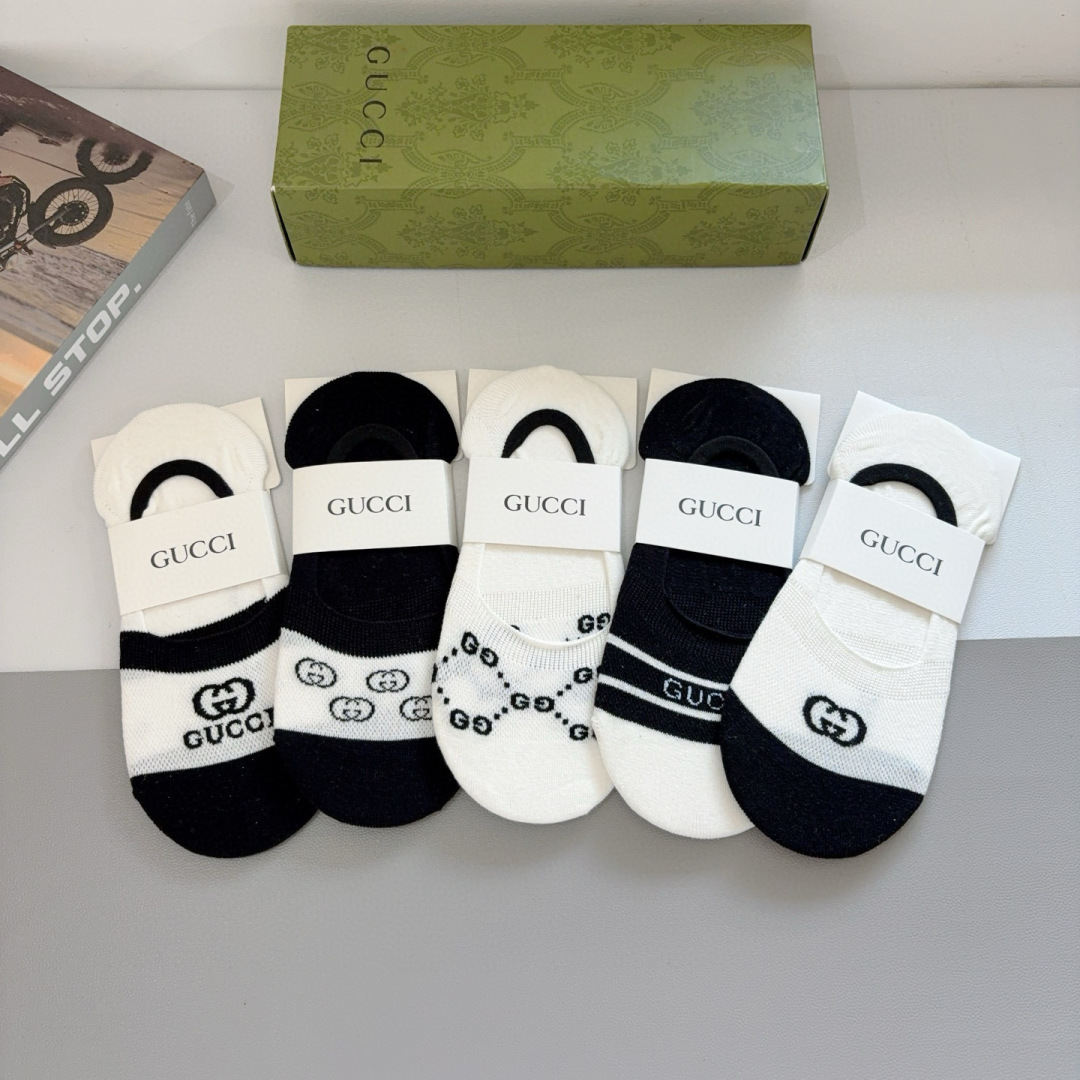 配包装（一盒5双） 
Gucci 古奇 ins超火爆小单品袜子，纯棉面料，潮人必备 ，经典双G袜，个性时
