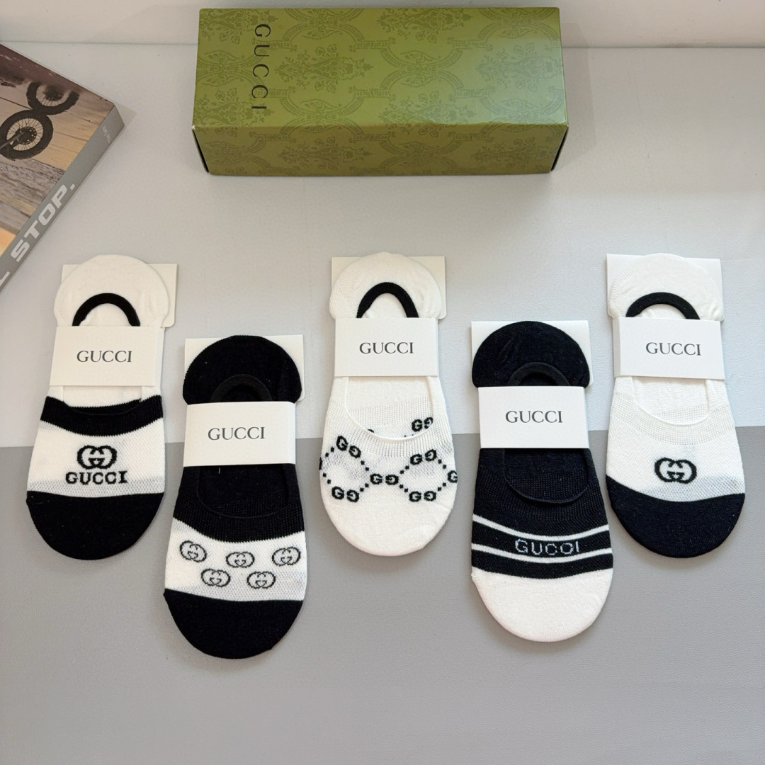 配包装（一盒5双） 
Gucci 古奇 ins超火爆小单品袜子，纯棉面料，潮人必备 ，经典双G袜，个性时