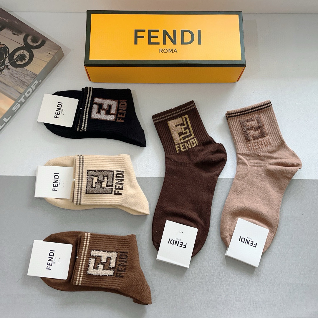 配包装（一盒5双）
FENDI  芬迪  字母双Ｆ爆款中筒袜，纯棉面料， 专柜同款 💓纯棉面料，实用好穿