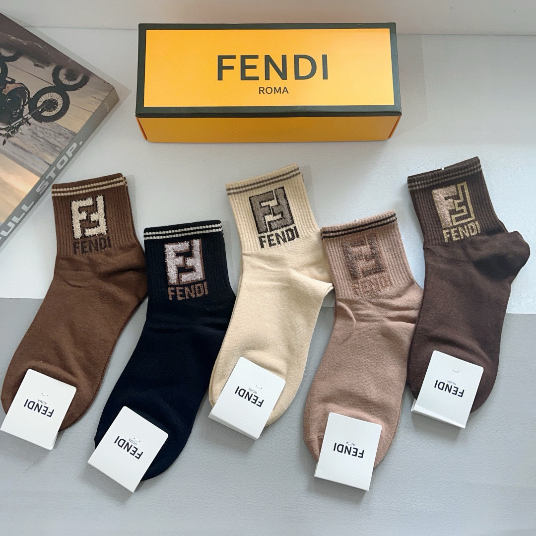 配包装（一盒5双）
FENDI  芬迪  字母双Ｆ爆款中筒袜，纯棉面料， 专柜同款 💓纯棉面料，实用好穿