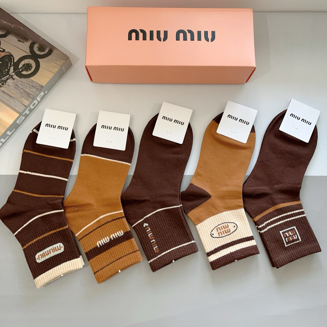 配包装【一盒5双】
miumiu · 缪缪 高品质。超级爆款网红中筒袜子❗️ins明星网红推荐❗️火爆至