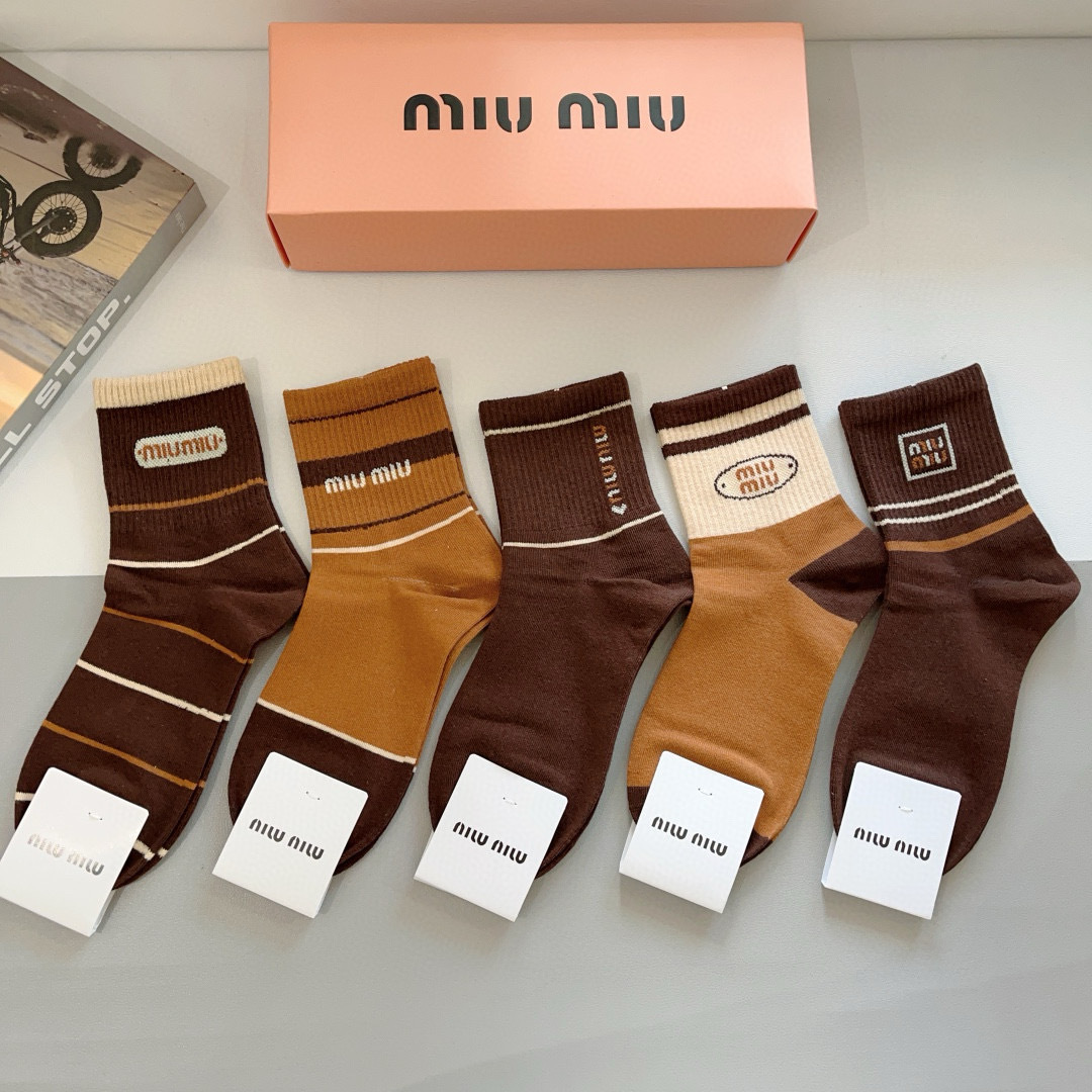 配包装【一盒5双】
miumiu · 缪缪 高品质。超级爆款网红中筒袜子❗️ins明星网红推荐❗️火爆至
