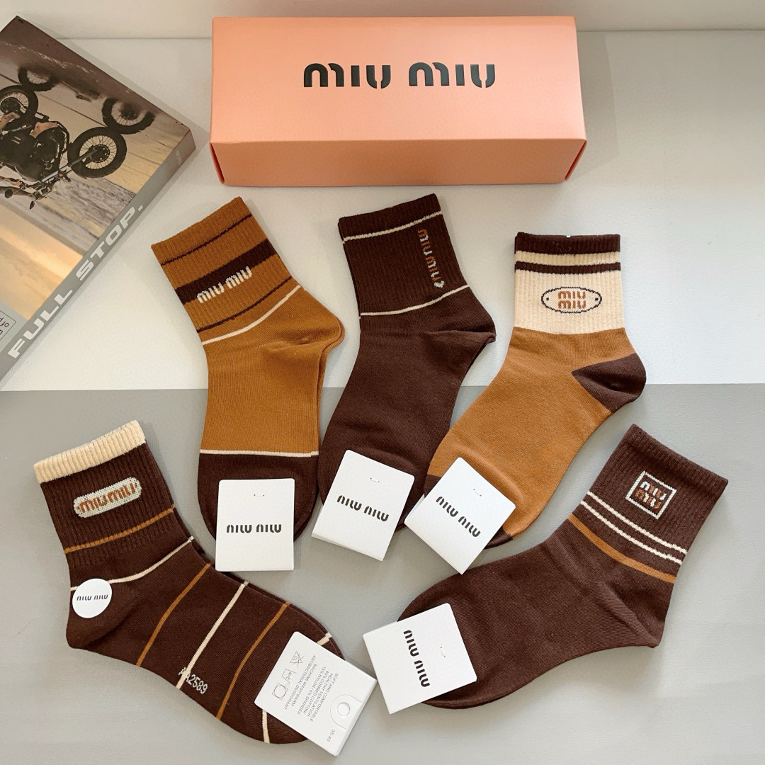 配包装【一盒5双】
miumiu · 缪缪 高品质。超级爆款网红中筒袜子❗️ins明星网红推荐❗️火爆至