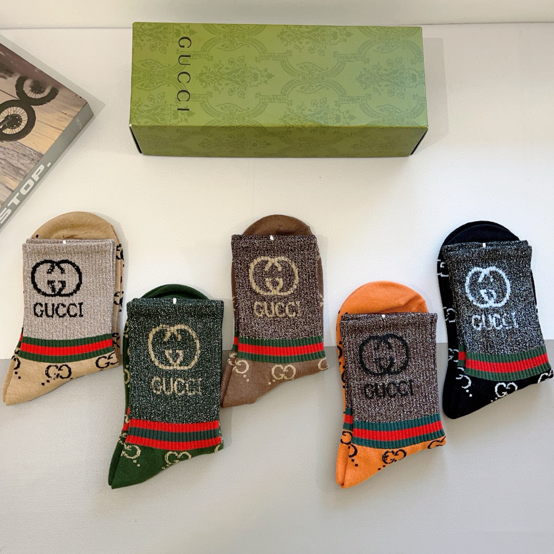 配包装（一盒5双）
 Gucci 古奇 新款长筒袜子，纯棉面料，潮人必备 ，Gucci 爆款，经典金丝双