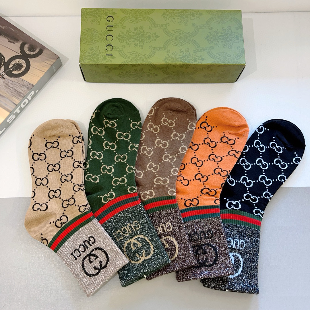 配包装（一盒5双）
 Gucci 古奇 新款长筒袜子，纯棉面料，潮人必备 ，Gucci 爆款，经典金丝双