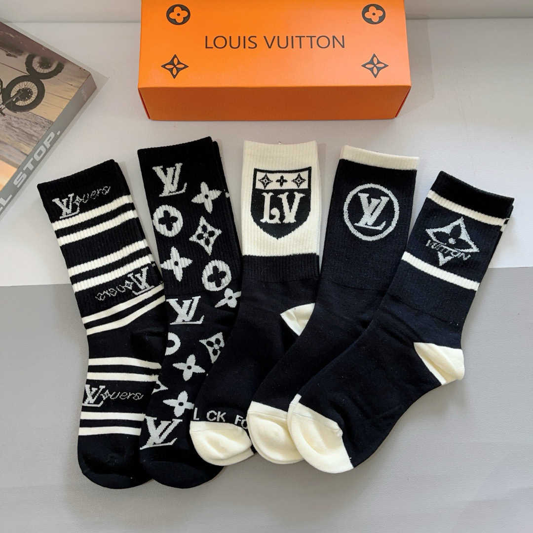 配包装（一盒5双）
 🌟 LV 路易威登 超火经典字母logo长筒袜，个性时尚百搭款，你值得拥有哦💗精梳