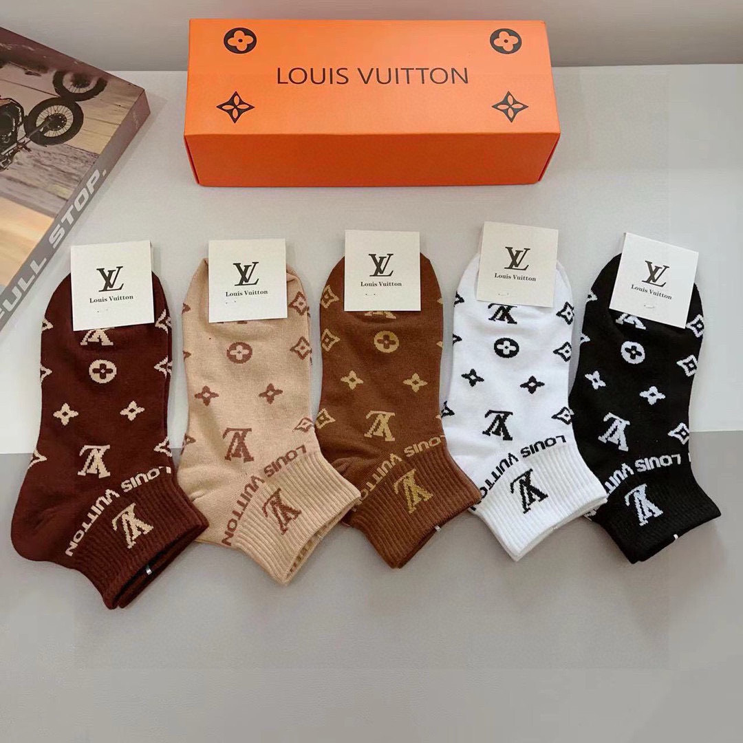 配包装（一盒5双） 🌟 LV 路易威登 超火爆小单品，纯棉面料，潮人必备 爆款，经典字母logo中筒袜，