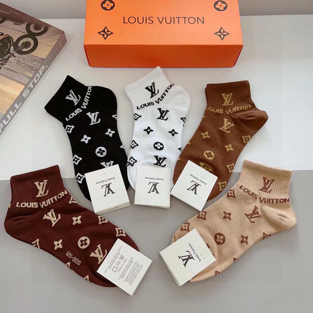 配包装（一盒5双） 🌟 LV 路易威登 超火爆小单品，纯棉面料，潮人必备 爆款，经典字母logo中筒袜，