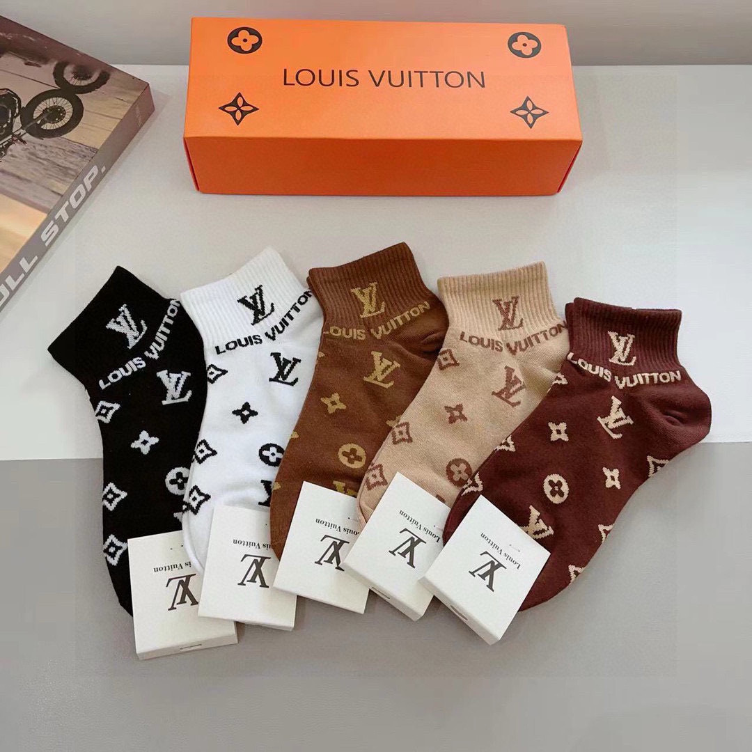 配包装（一盒5双） 🌟 LV 路易威登 超火爆小单品，纯棉面料，潮人必备 爆款，经典字母logo中筒袜，