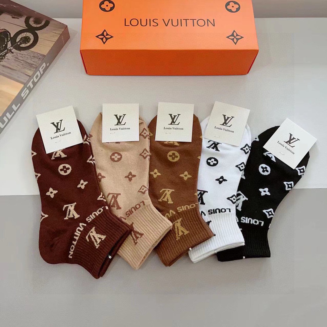 配包装（一盒5双） 🌟 LV 路易威登 超火爆小单品，纯棉面料，潮人必备 爆款，经典字母logo中筒袜，