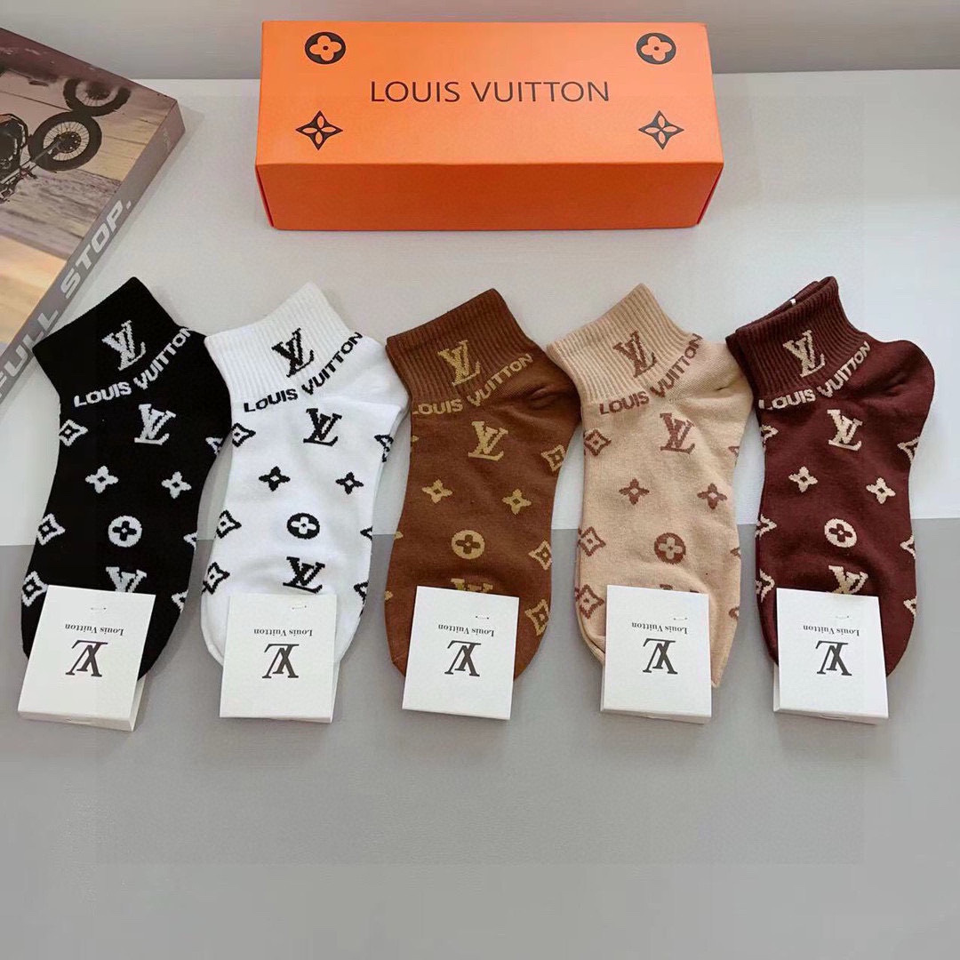 配包装（一盒5双） 🌟 LV 路易威登 超火爆小单品，纯棉面料，潮人必备 爆款，经典字母logo中筒袜，
