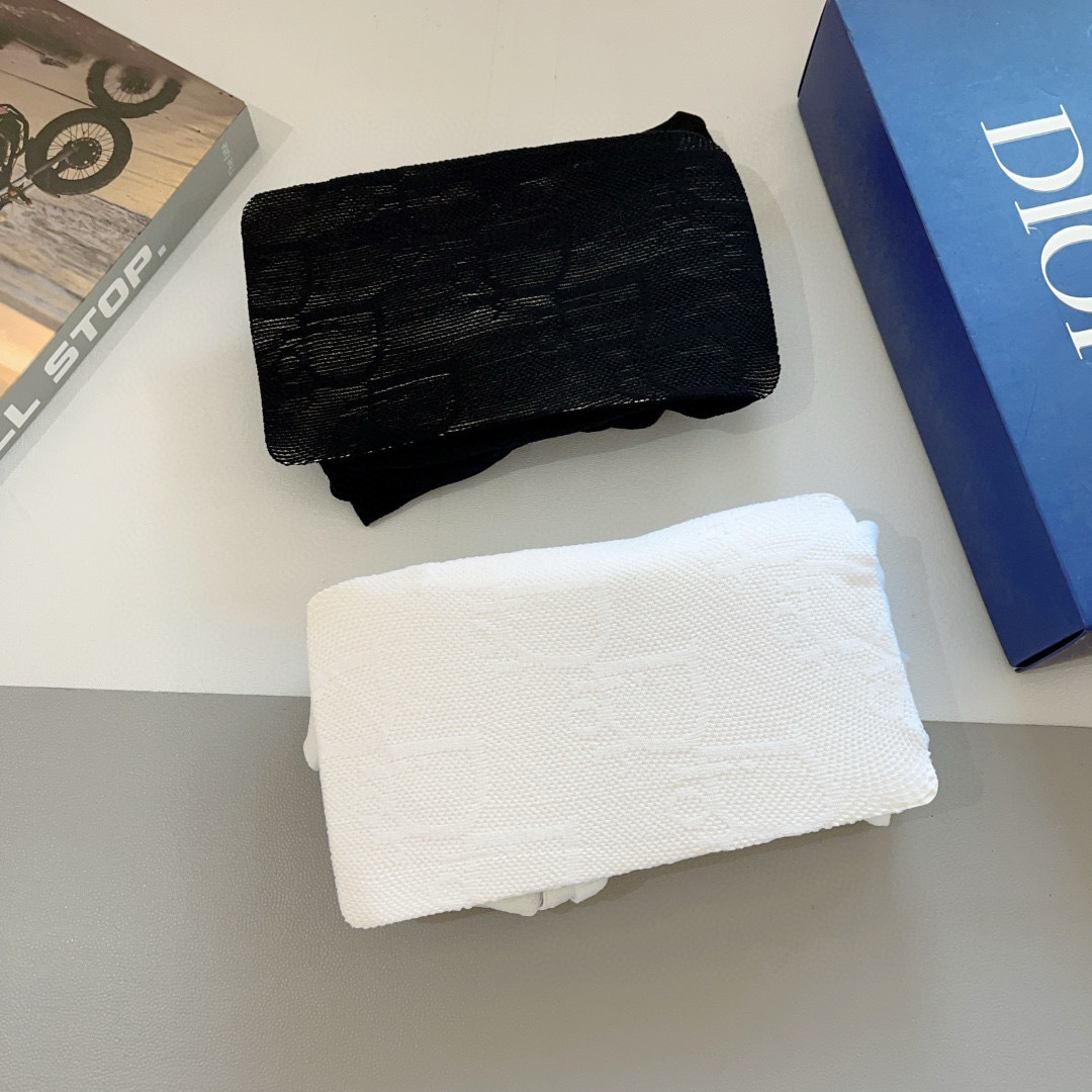 配包装（一盒1双）
Dior 迪奥 爆款大D字母网袜 连裤袜（腰头带logo）超火欧美大牌丝袜。潮人秋冬