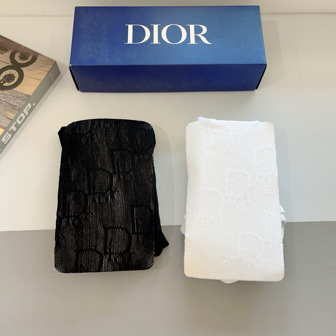 配包装（一盒1双）
Dior 迪奥 爆款大D字母网袜 连裤袜（腰头带logo）超火欧美大牌丝袜。潮人秋冬