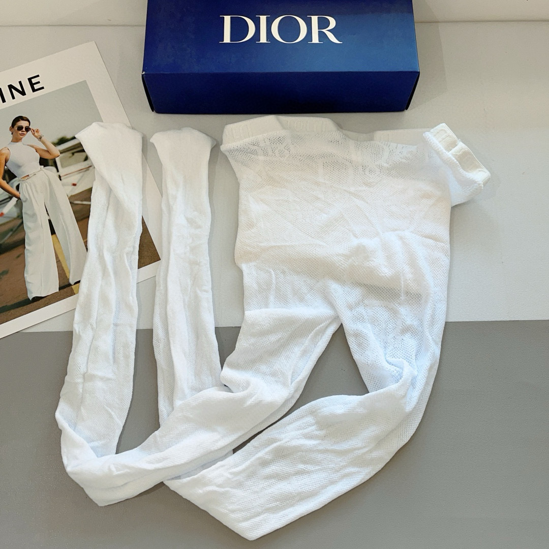 配包装（一盒1双）
Dior 迪奥 爆款大D字母网袜 连裤袜（腰头带logo）超火欧美大牌丝袜。潮人秋冬
