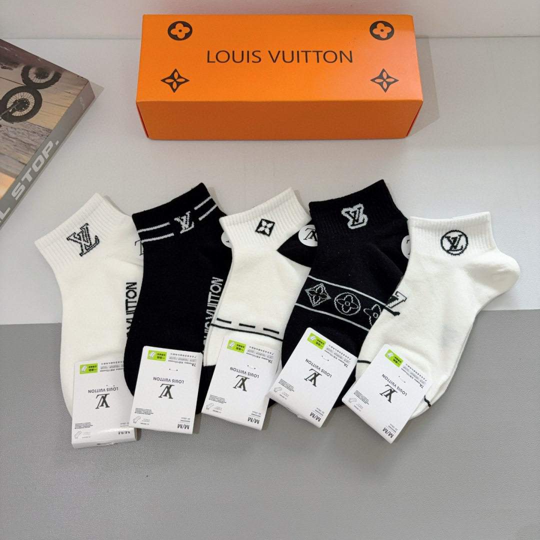 配包装（一盒5双） 🌟 LV 路易威登 超火爆小单品，纯棉面料，潮人必备 爆款，经典字母logo中筒袜，