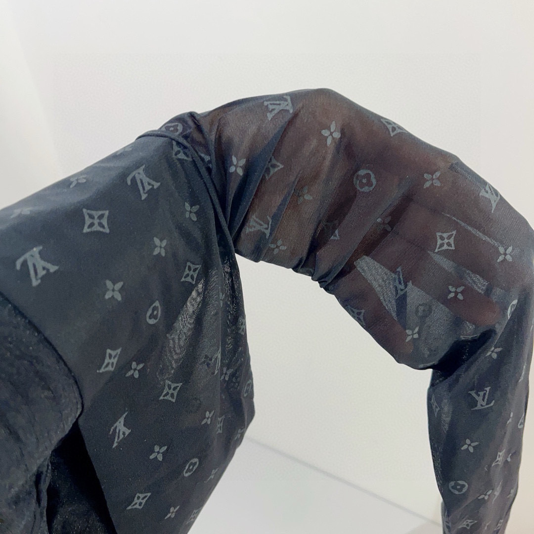 配包装（一盒1双）
LV 路易威登 爆款字母袜子连裤袜🌟好看到爆炸 ，欧美大牌丝袜。
🌟潮人秋冬必备单品