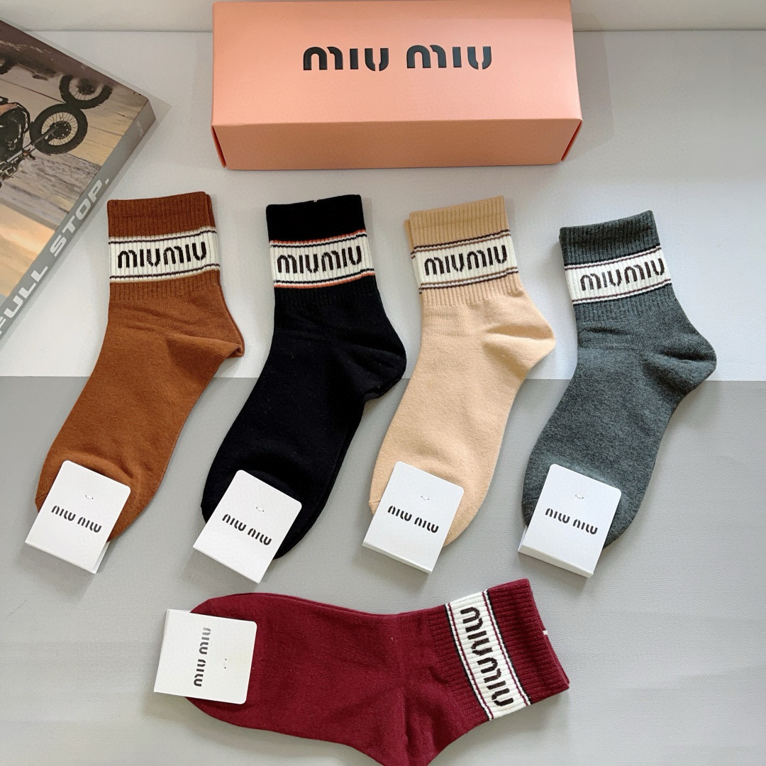 配包装【一盒5双】
miumiu · 缪缪 高品质。超级爆款网红中筒袜子❗️ins明星网红推荐❗️火爆至