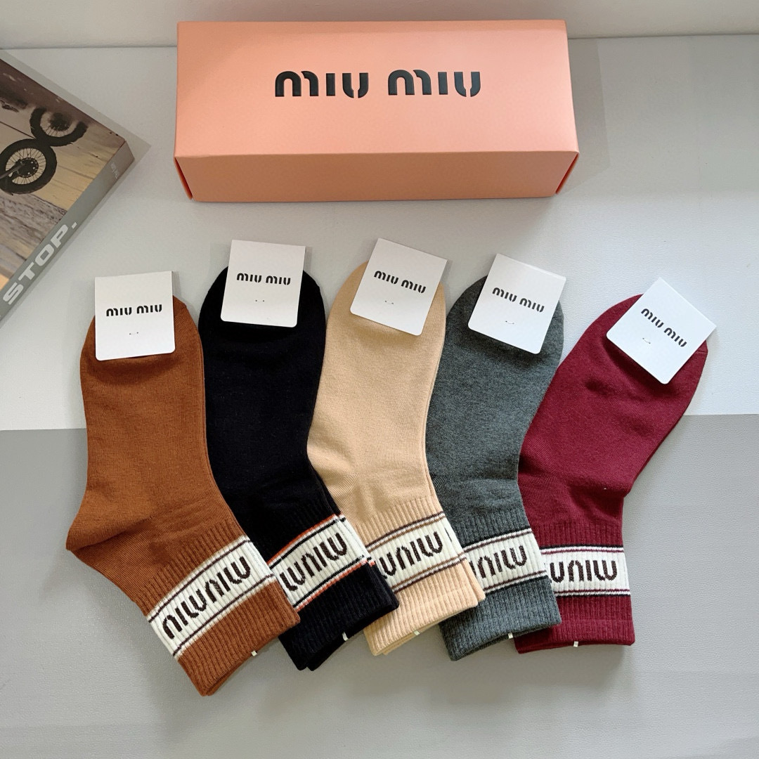 配包装【一盒5双】
miumiu · 缪缪 高品质。超级爆款网红中筒袜子❗️ins明星网红推荐❗️火爆至