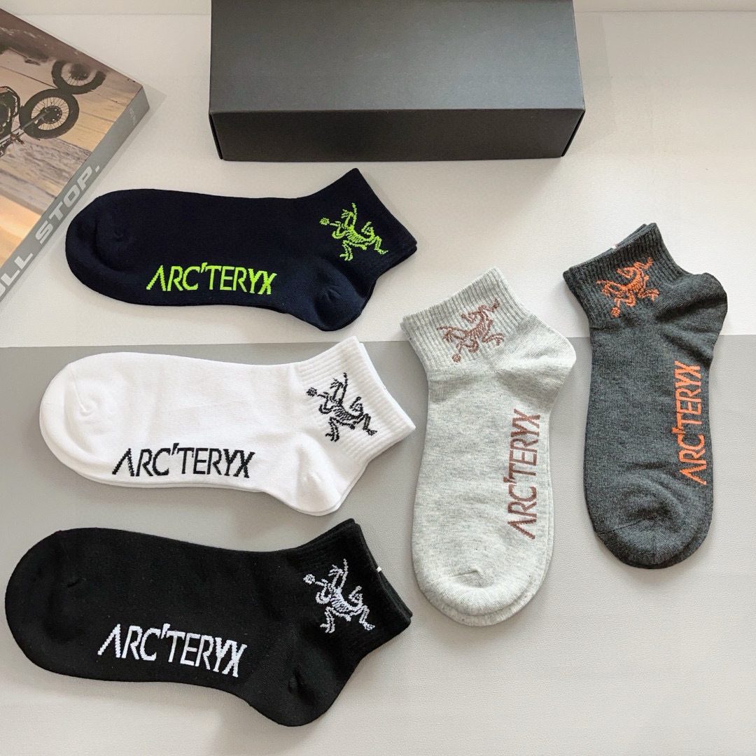 配包装（一盒5双）
ARC·TERYX（始祖鸟）2024春款新品火爆船袜❗️高版本纯棉材质柔软，秒杀市场