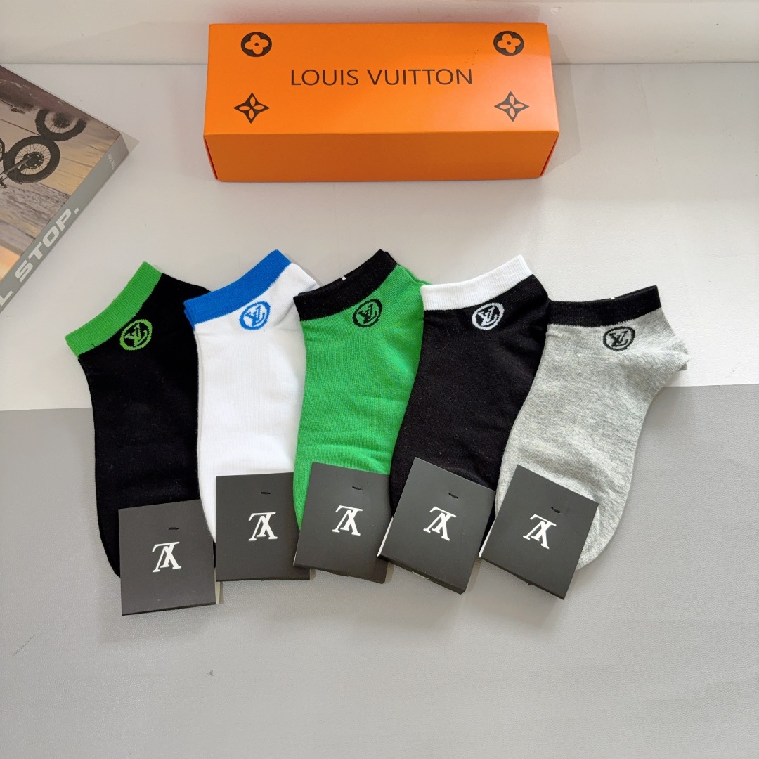 配包装（一盒5双） 
🌟 LV 路易威登 新款短筒袜子纯棉面料，经典字母logo船袜，个性时尚百搭款，！