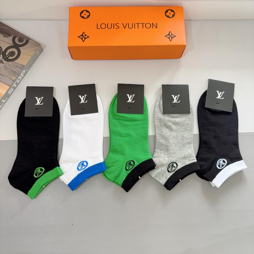 配包装（一盒5双） 
🌟 LV 路易威登 新款短筒袜子纯棉面料，经典字母logo船袜，个性时尚百搭款，！
