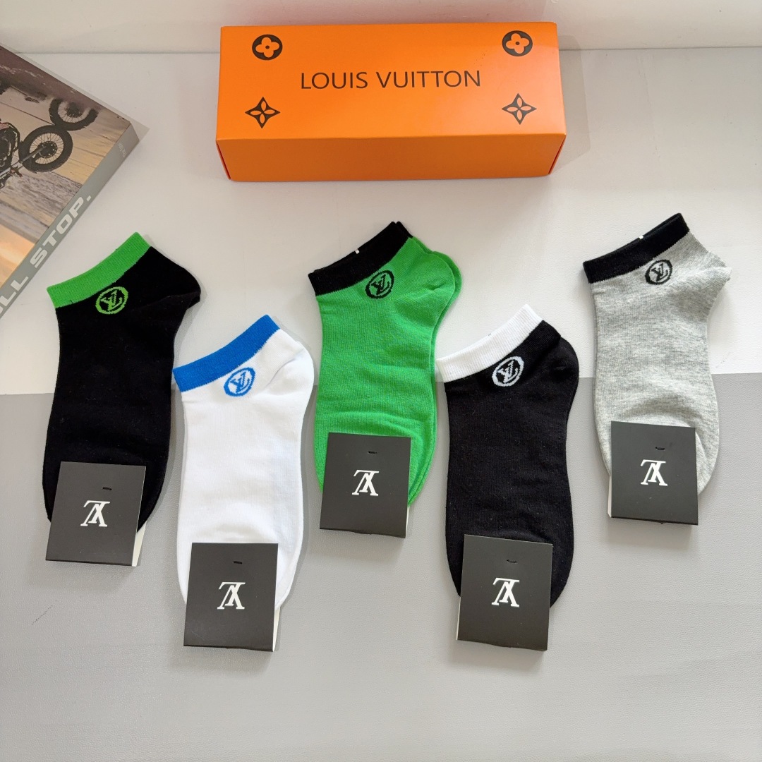 配包装（一盒5双） 
🌟 LV 路易威登 新款短筒袜子纯棉面料，经典字母logo船袜，个性时尚百搭款，！