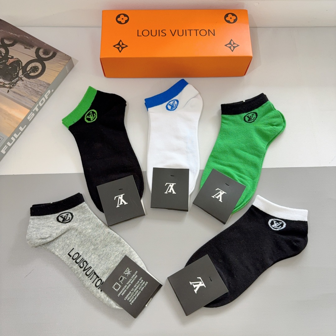 配包装（一盒5双） 
🌟 LV 路易威登 新款短筒袜子纯棉面料，经典字母logo船袜，个性时尚百搭款，！