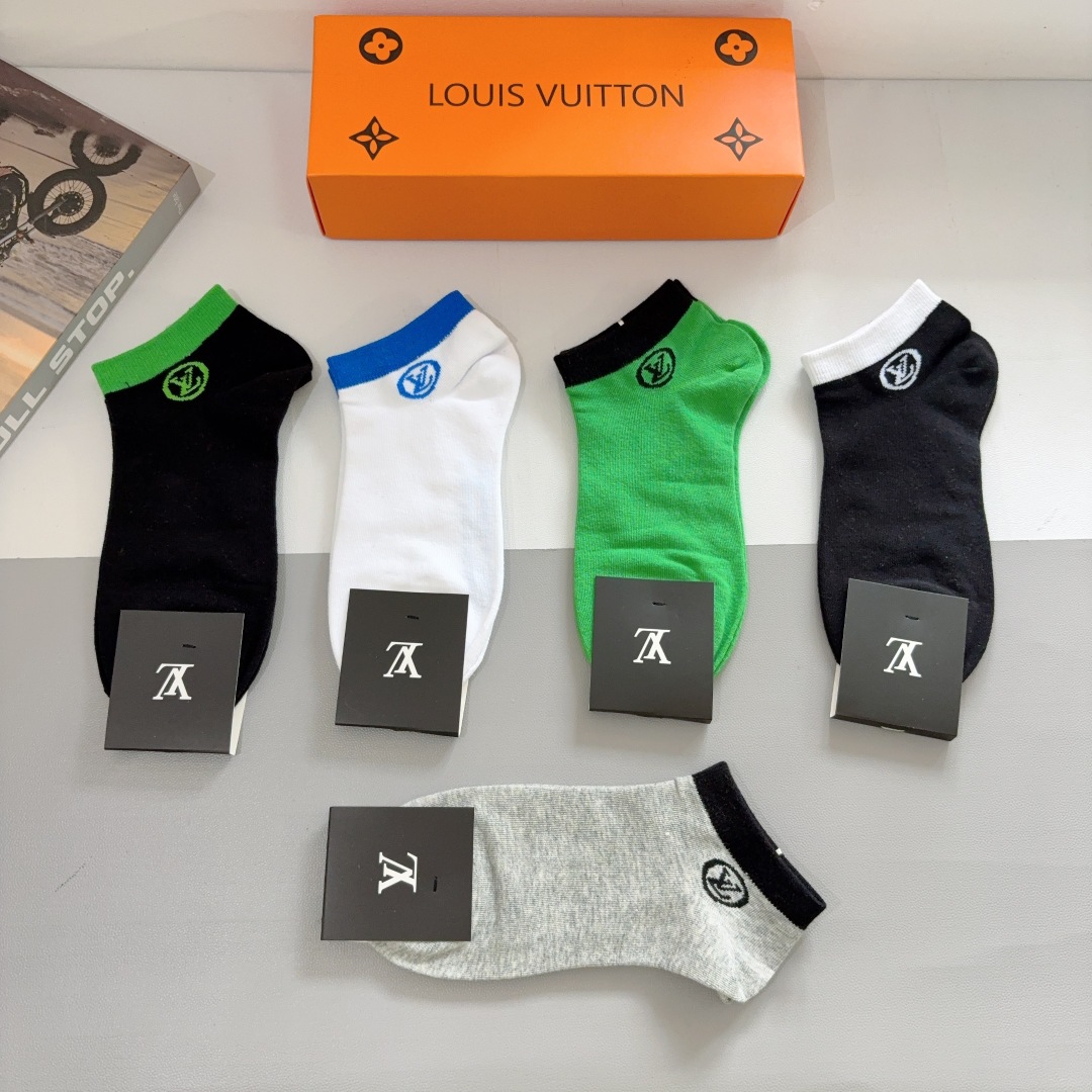 配包装（一盒5双） 
🌟 LV 路易威登 新款短筒袜子纯棉面料，经典字母logo船袜，个性时尚百搭款，！