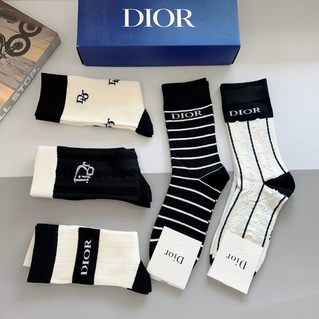 配包装（一盒5双）
Dior 迪奥 新款网红竹棉长筒小腿袜子！爆款字母男款专柜同步长筒袜，💛大牌出街，潮