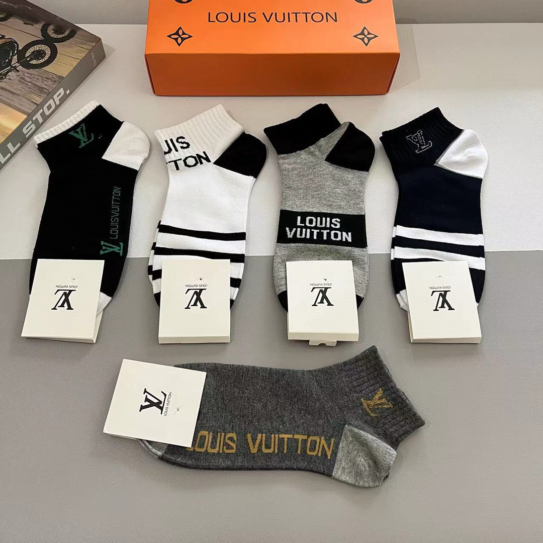 配包装（一盒5双） 🌟 LV 路易威登 超火爆小单品，纯棉面料，潮人必备 爆款，经典字母logo中筒袜，