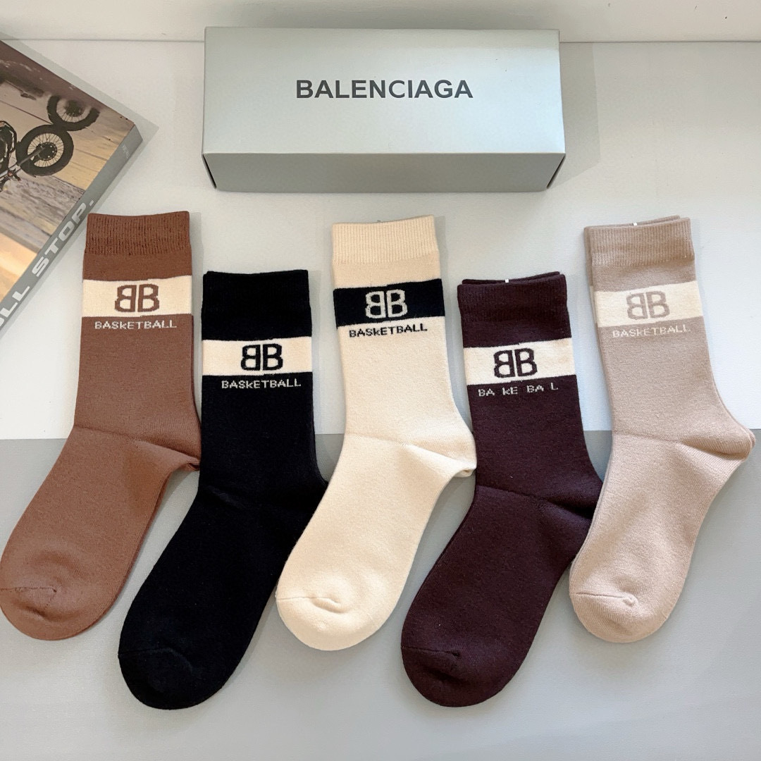 配包装（一盒5双）
 BALENCIAGA（巴黎世家）经典高版本羊绒长筒袜女，羊绒面料超级柔软，潮人必备