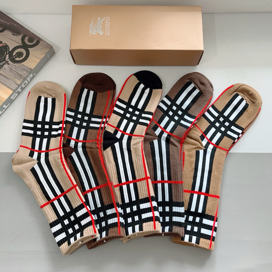 配包装（一盒5双）
🌟Burberry 巴宝莉 超火爆小单品，男女通用袜子，纯棉面料，潮人必备  爆款格