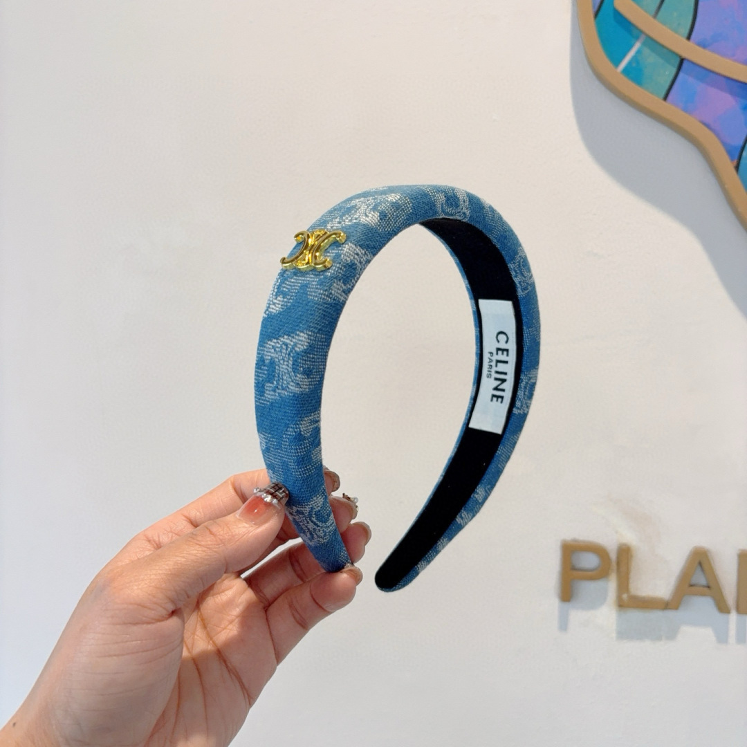 NO:301448,Packaging CELINE official classic new denim hairband, a goddess must-have headband, very comfortable and fashionable, comfortable and trendy!  hairpins, hairpins, celine, celine, hairpins19860909配包装 CELINE（赛琳）官方经典新款牛仔布发箍,女神必备头箍,非常舒时尚百搭,舒适潮流款！发夹,发夹,celine,celine,hairpins,accessory