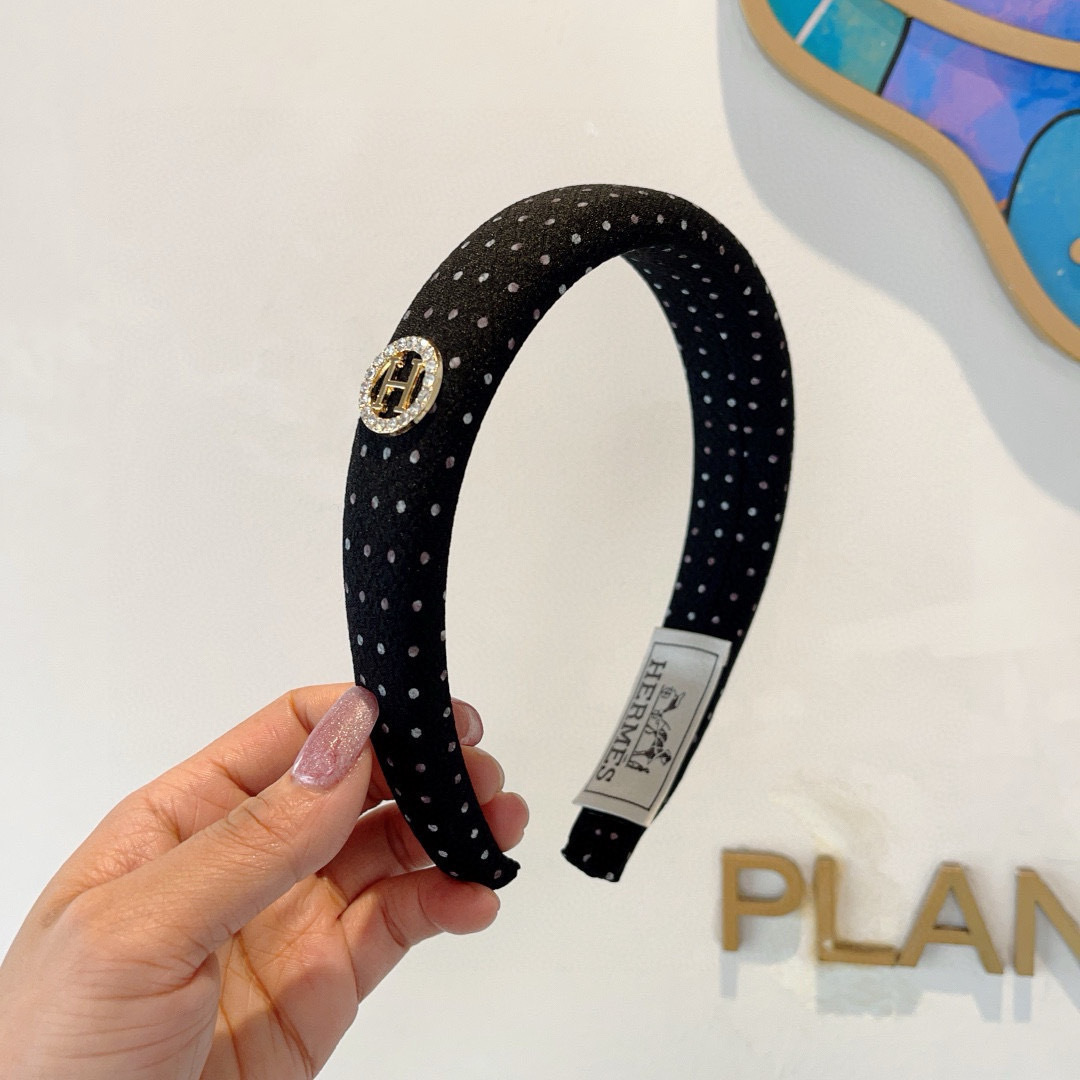 NO:301449,Packaging Hermes (Hermes) is a popular custom-made headband, the same style as the internet celebrity, imported fabric, export orders and details are all shot!  The special fabric is very textured!  hairpins, hairpins, hermes, hermes, hairpins19860909配包装 Hermes（爱马仕） 火爆定制款发箍,网红同款 进口面料, 出口订单、细节全部实拍！特制面料非常显质感！发夹,发夹,hermes,hermes,hairpins,accessory