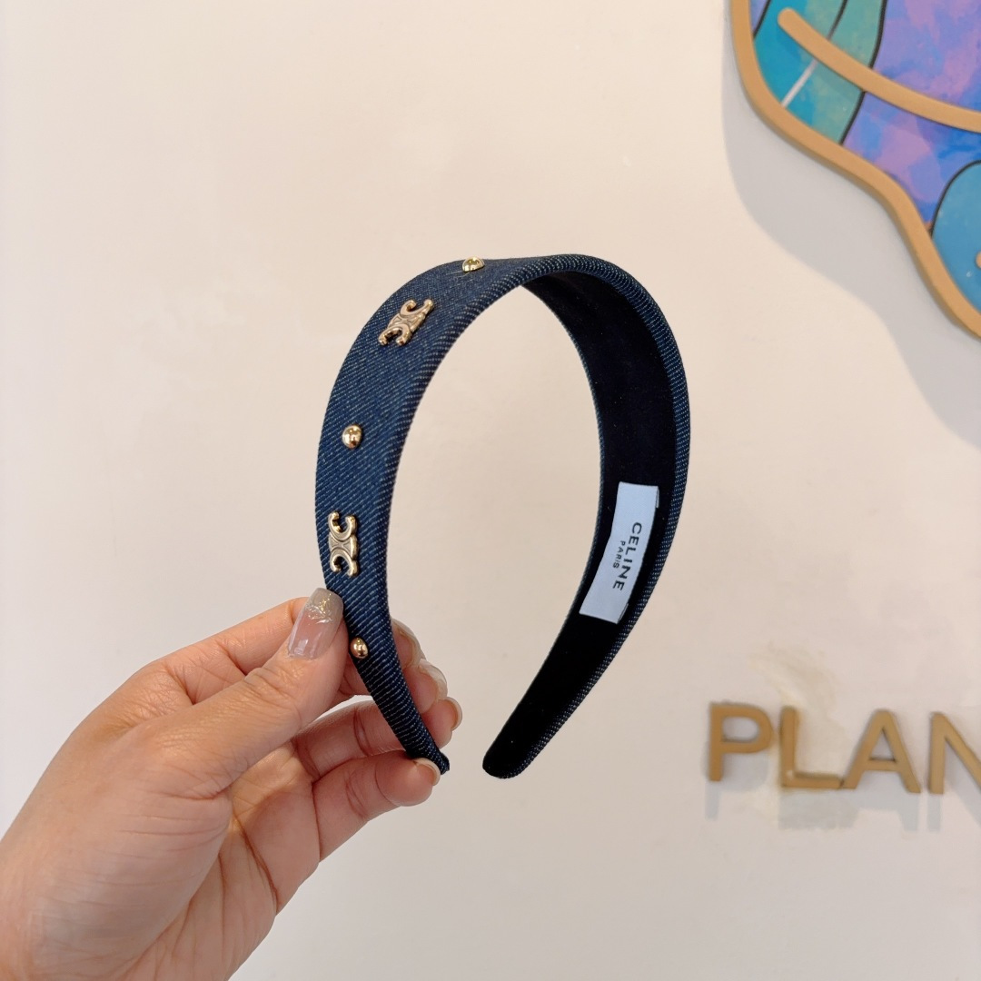 NO:301465,Packaging CELINE official classic new denim hairband, a goddess must-have headband, very comfortable and fashionable, comfortable and trendy!  hairpins, hairpins, celine, celine, hairpins19860909配包装 CELINE（赛琳）官方经典新款牛仔布发箍,女神必备头箍,非常舒时尚百搭,舒适潮流款！发夹,发夹,celine,celine,hairpins,accessory