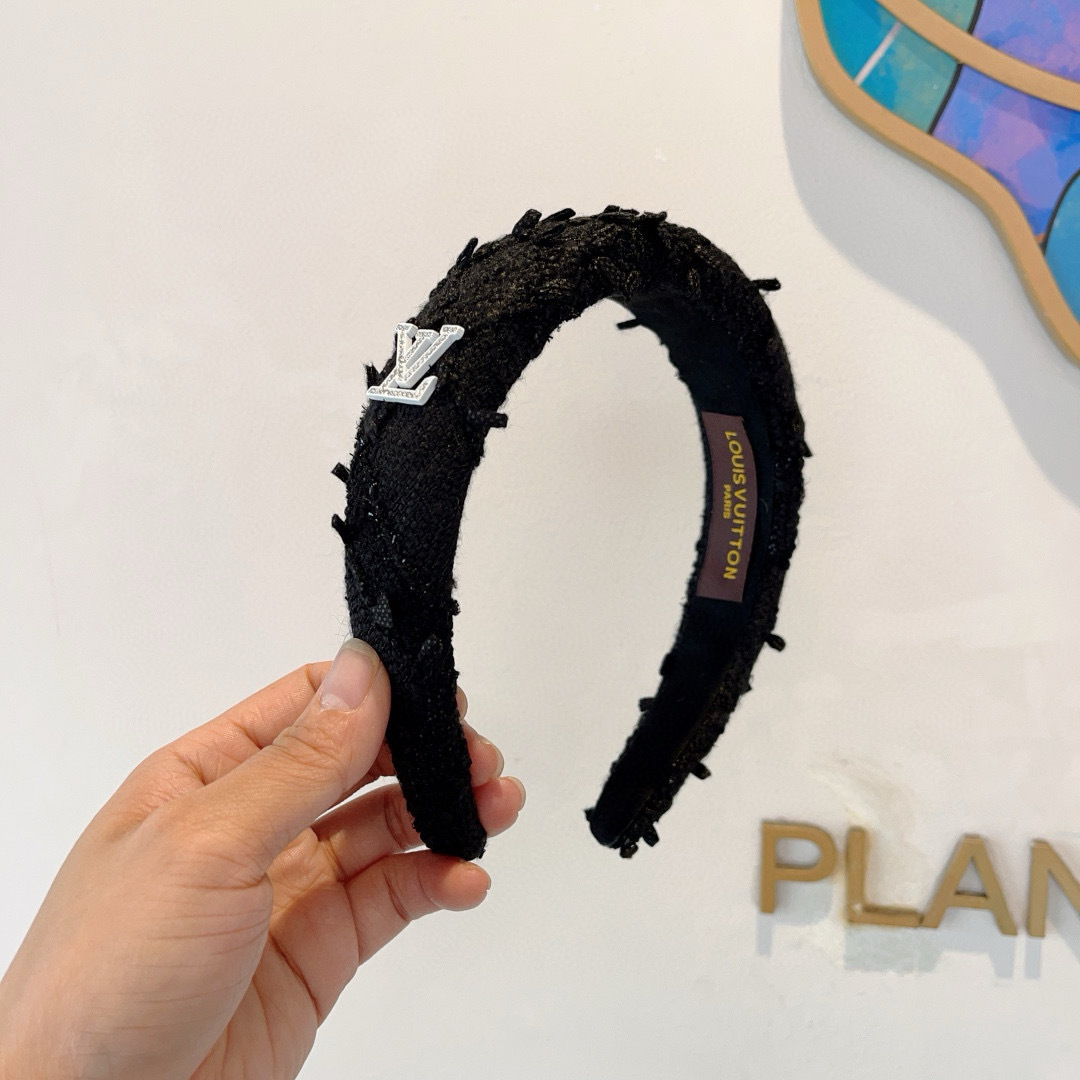 NO:301458,Packaging LV Louis Vuitton is popular with new Korean fabric plaid headbands, fashionable headbands, the latest internet celebrity style is coming to be fashionable and versatile, and goddess must enter!  hairpin, hairpin, louis vuitton, louis vuitton, hairpins19860909配包装 LV 路易威登 火爆新款韩版布艺格子发箍,时尚头箍,网红最新款来袭时尚百搭,女神必入！发夹,发夹,louis vuitton,louis vuitton,hairpins,accessory