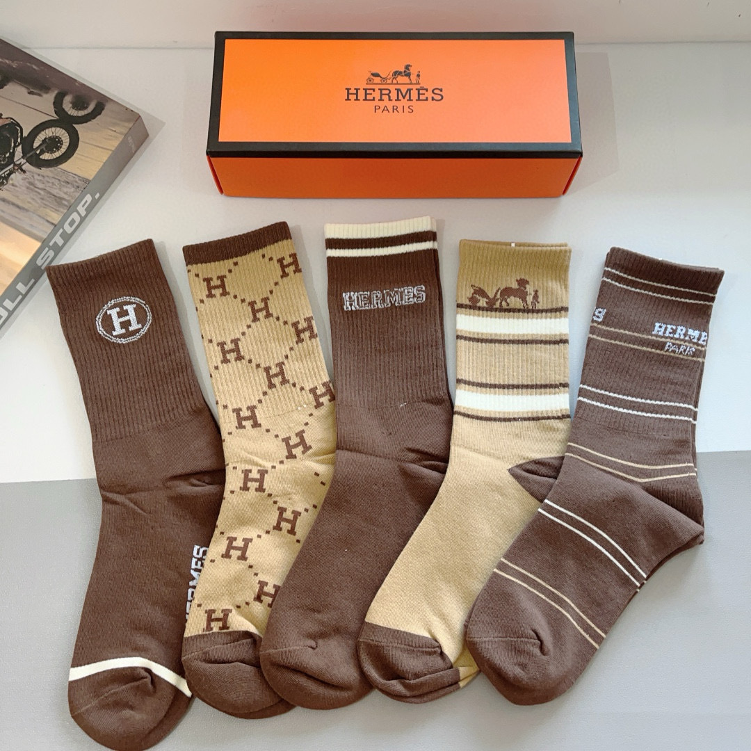 NO:300036,Packaging [one box of 5 pairs] HERMES Hermes high-end version Long tube calf socks are super soft and trendy, and the quality of purchasing agents is super high and stylish when paired ~~ Recommended recommendations~~ Must-in-one fashionable items!  !  !  socks, stockings, socks, hermes, hermes, socks19860909配包装【一盒5双】 HERMES爱马仕高版本 长筒小腿袜子超级柔软潮人必不能少的专柜代购品质 搭配起来超高逼格 ～～推荐推荐推荐～～必入时髦小单品！！！袜子,丝袜,袜子,hermes,hermes,socks,accessory