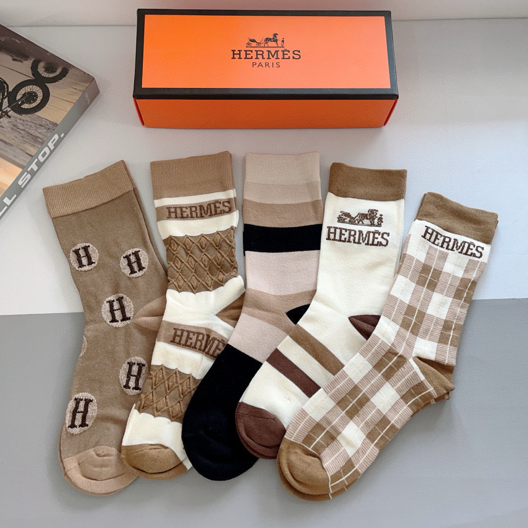 NO:300042,Packaging [one box of 5 pairs] HERMES Hermes high-end version Long tube calf socks are super soft and trendy, and the quality of purchasing agents is super high and stylish when paired ~~ Recommended recommendations~~ Must-in-one fashionable items!  !  !  socks, stockings, socks, hermes, hermes, socks19860909配包装【一盒5双】 HERMES爱马仕高版本 长筒小腿袜子超级柔软潮人必不能少的专柜代购品质 搭配起来超高逼格 ～～推荐推荐推荐～～必入时髦小单品！！！袜子,丝袜,袜子,hermes,hermes,socks,accessory