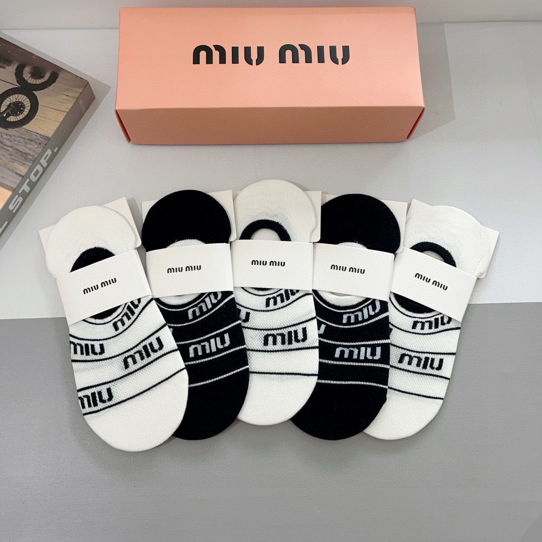 配包装【一盒5双】miumiu · 缪缪 高品质。超级爆款网红袜子❗️短款船袜，ins明星网红推荐❗️火