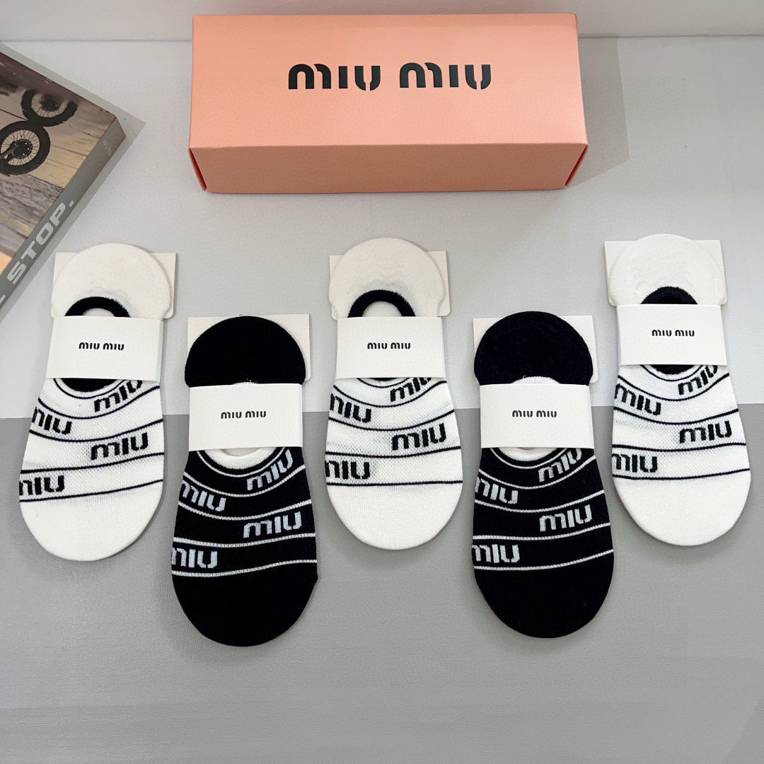 配包装【一盒5双】miumiu · 缪缪 高品质。超级爆款网红袜子❗️短款船袜，ins明星网红推荐❗️火