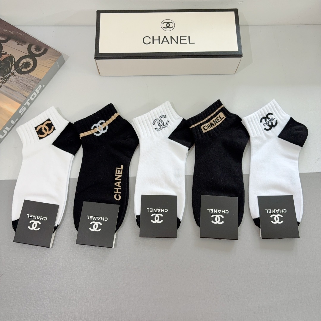 配包装（一盒5双）
CHANEL（香奈儿） 新款高端袜子！爆款字母专柜同步船袜 袜子 💛大牌出街，潮人必