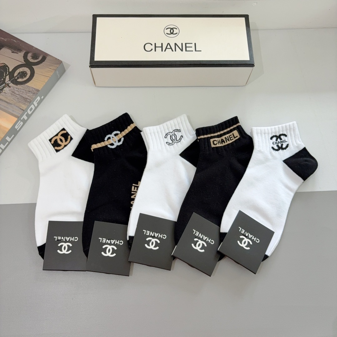 配包装（一盒5双）
CHANEL（香奈儿） 新款高端袜子！爆款字母专柜同步船袜 袜子 💛大牌出街，潮人必