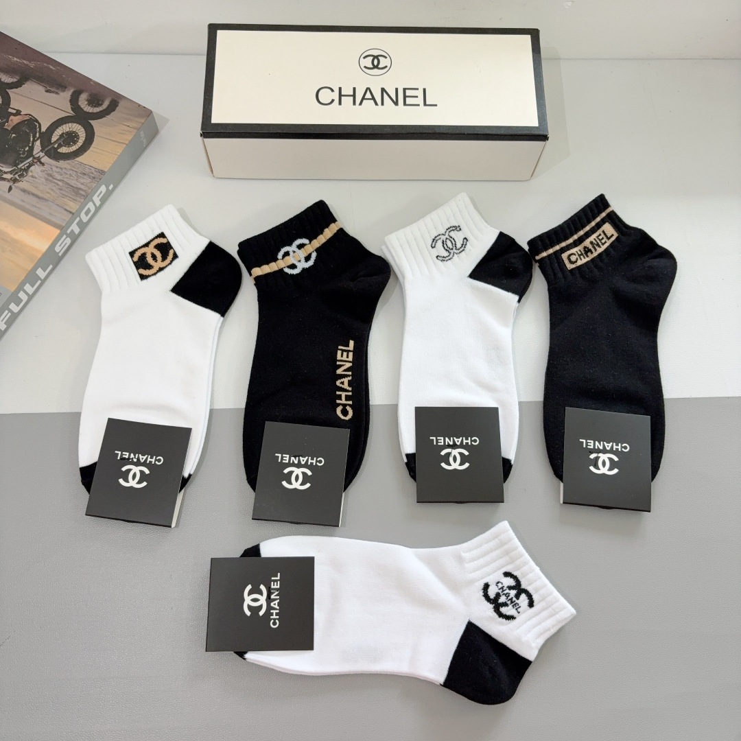 配包装（一盒5双）
CHANEL（香奈儿） 新款高端袜子！爆款字母专柜同步船袜 袜子 💛大牌出街，潮人必