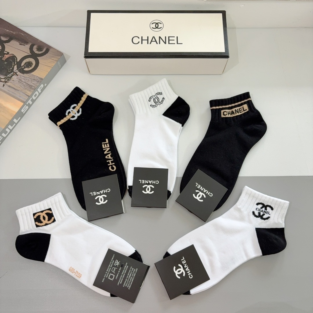 配包装（一盒5双）
CHANEL（香奈儿） 新款高端袜子！爆款字母专柜同步船袜 袜子 💛大牌出街，潮人必