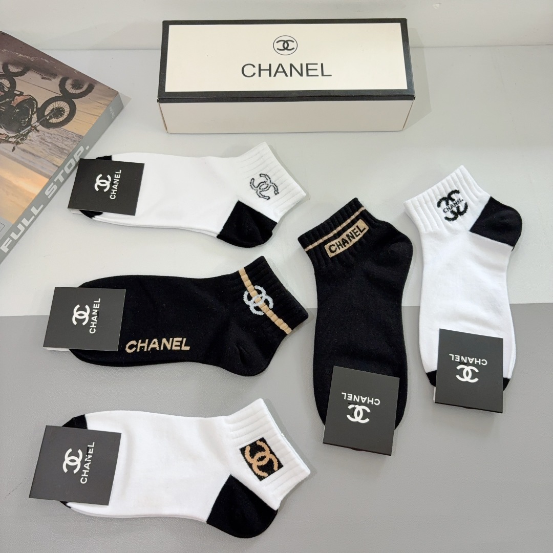 配包装（一盒5双）
CHANEL（香奈儿） 新款高端袜子！爆款字母专柜同步船袜 袜子 💛大牌出街，潮人必