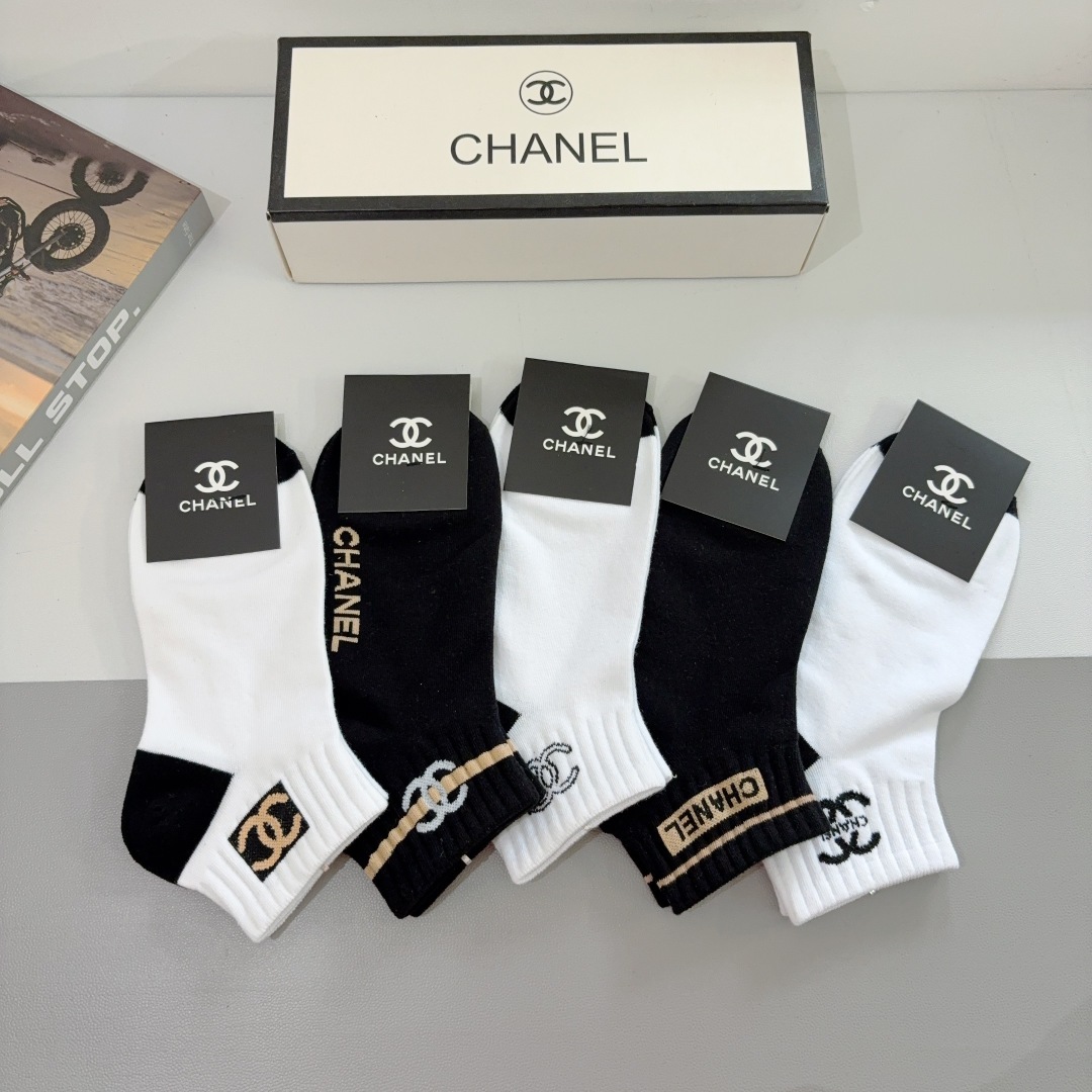 配包装（一盒5双）
CHANEL（香奈儿） 新款高端袜子！爆款字母专柜同步船袜 袜子 💛大牌出街，潮人必