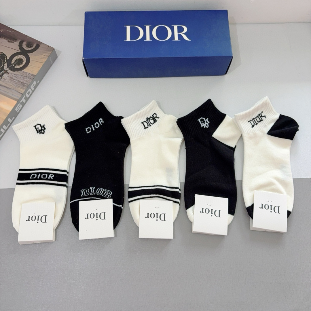 配包装（一盒5双） Dior 迪奥2025新款短筒袜子！纯棉面料，火爆Ｄ图案，专柜同步船袜袜 💛大牌出街